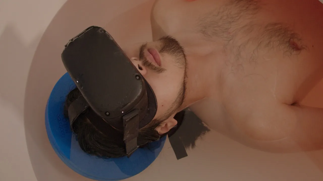 Fluito: Towards Understanding the Design of Playful Water Experiences through an Extended Reality Floatation Tank System